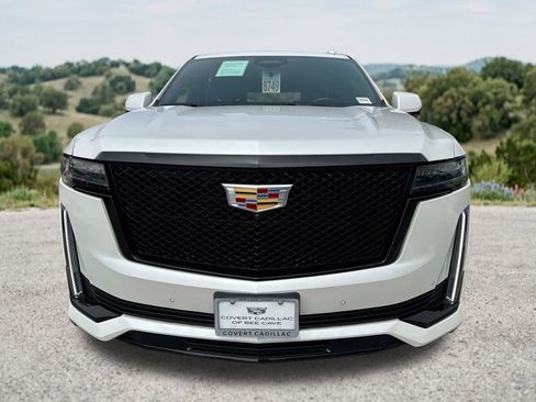 Used 2022 Cadillac Escalade Sport w/ Touring Package AWD/4WD image 2