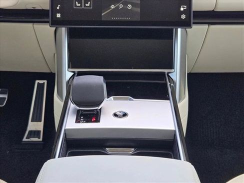 Certified 2025 Land Rover Range Rover SE AWD/4WD image 12