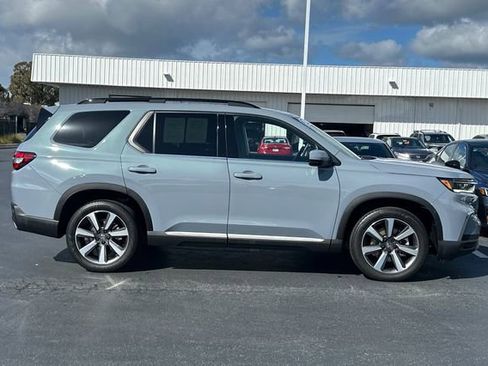 Certified 2024 Honda Pilot Touring image 2