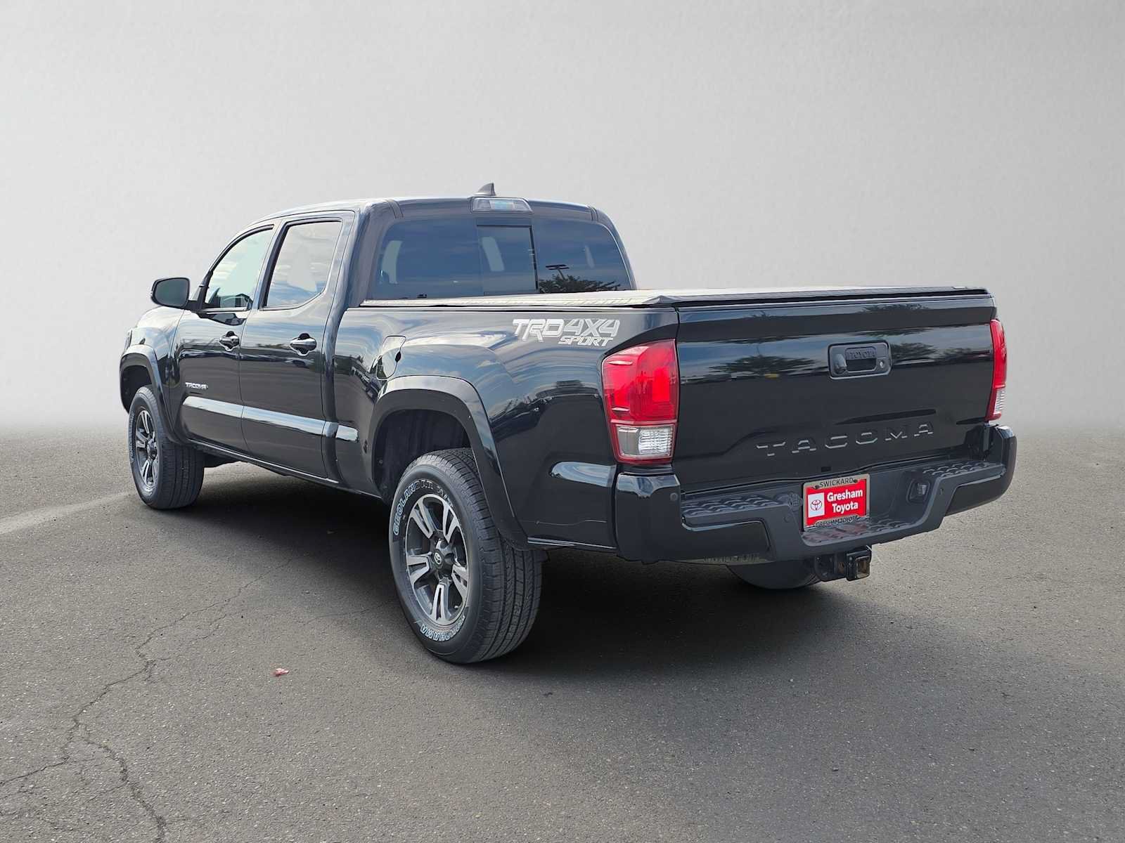Used 2017 Toyota Tacoma TRD Sport w/ Premium & Technology Package AWD/4WD image 6