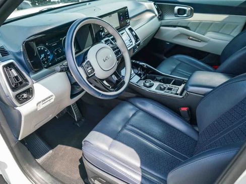 Certified 2023 Kia Sorento SX Prestige AWD/4WD image 16
