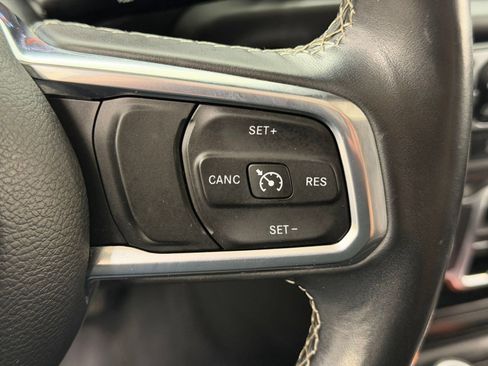 Used 2018 Jeep Wrangler Unlimited Sahara AWD/4WD image 13