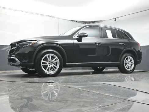 Used 2025 Mercedes-Benz GLC 300 image 34