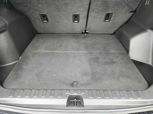 Used 2023 GMC Terrain SLT AWD/4WD image 32