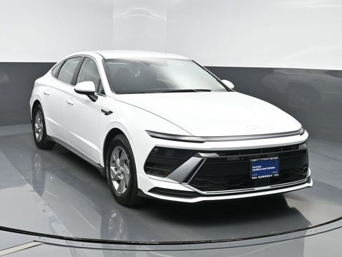 Certified 2025 Hyundai Sonata SE FWD image 1