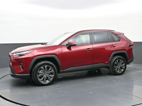 Used 2023 Toyota RAV4 XLE Premium image 6