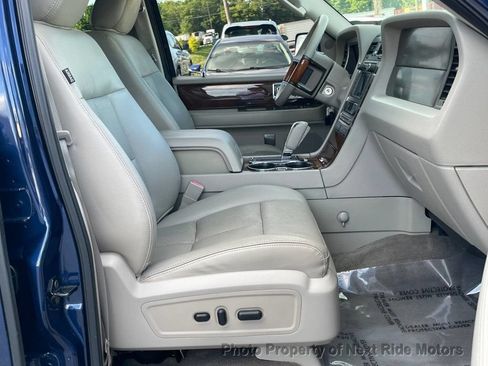 Used 2011 Lincoln Navigator 2WD image 13