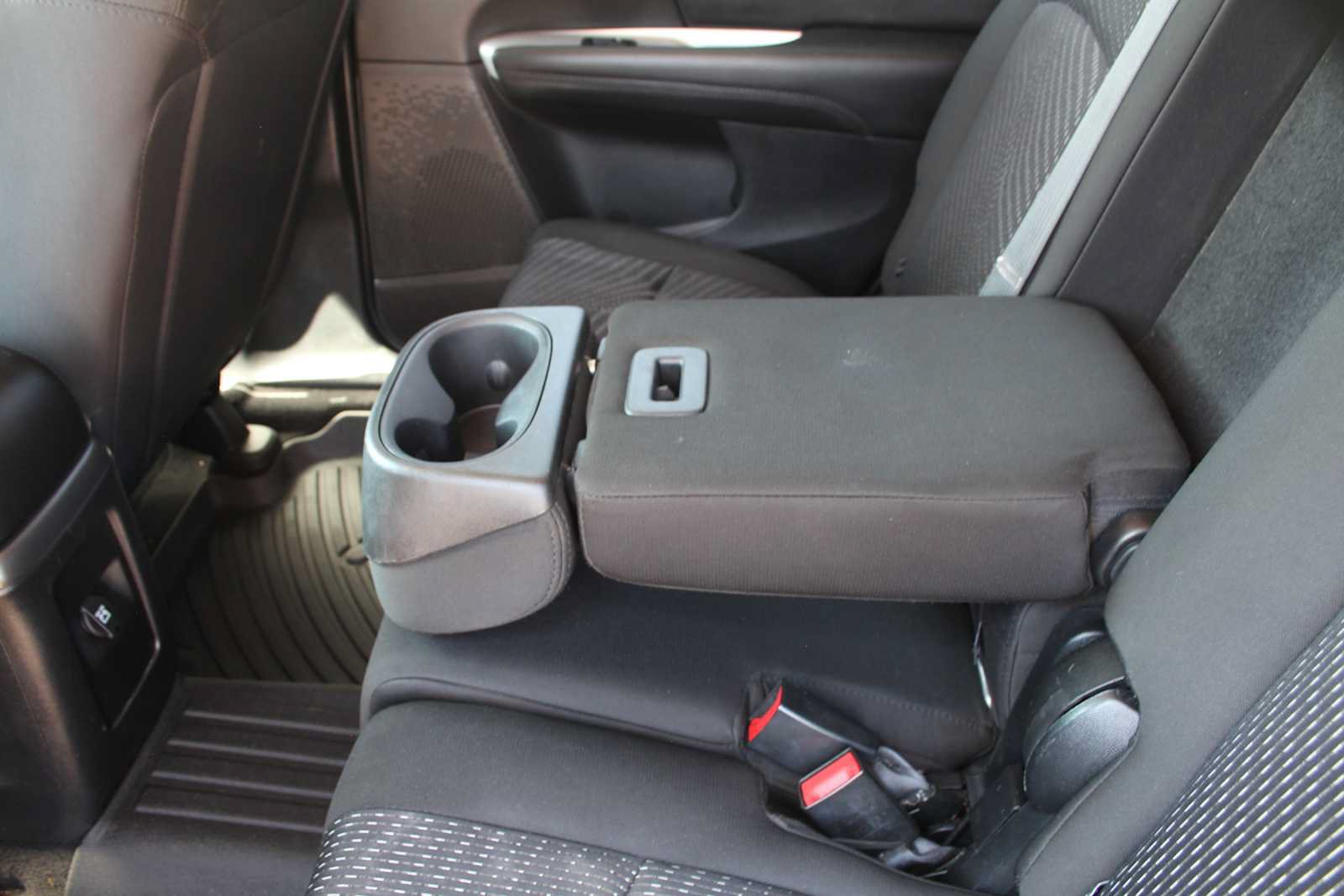 Used 2020 Dodge Journey SE w/ Blacktop Package FWD image 26