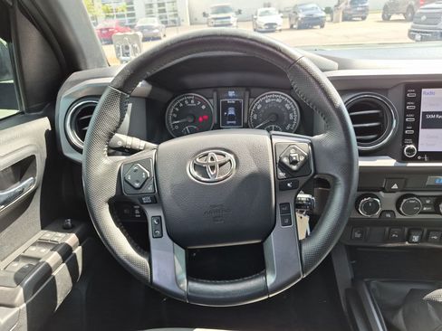 Used 2021 Toyota Tacoma TRD Off-Road w/ Technology Package AWD/4WD image 18