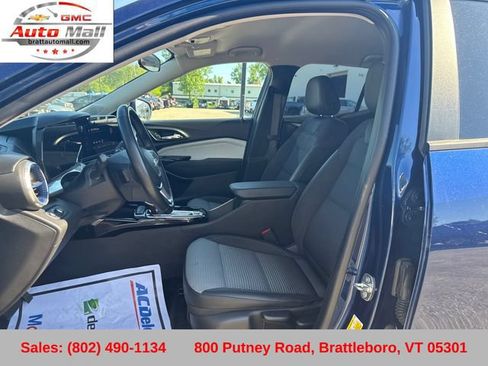 Used 2024 Chevrolet Trax LT w/ Driver Confidence Package FWD image 11