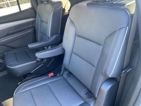 Used 2025 Buick Enclave Preferred image 12