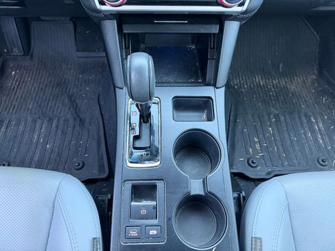 Used 2019 Subaru Outback 3.6R Limited w/ Popular Package #2 image 9
