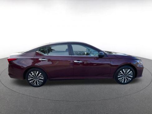 Used 2025 Nissan Altima 2.5 SV image 16