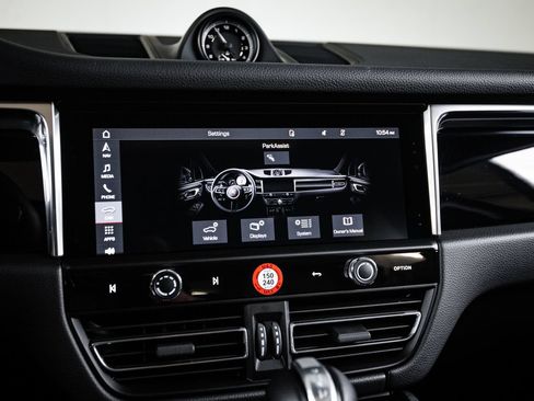 Certified 2026 Porsche Macan S AWD/4WD image 18