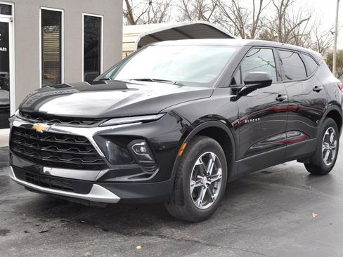 Used 2024 Chevrolet Blazer LT image 3