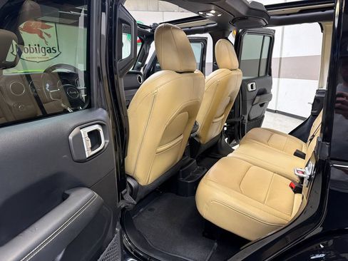 Used 2019 Jeep Wrangler Unlimited Sahara AWD/4WD image 30
