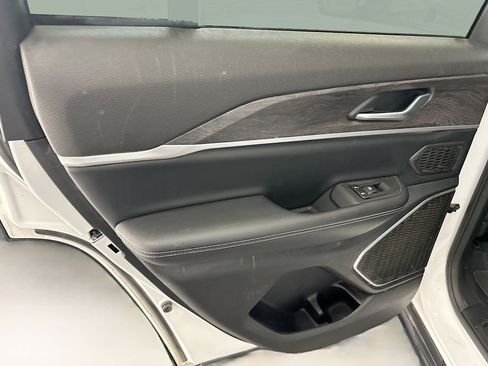 Used 2023 Jeep Grand Cherokee Limited image 28