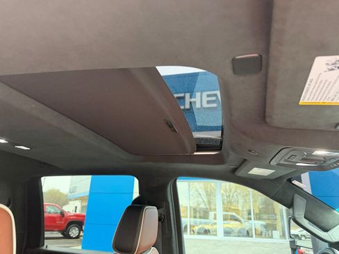 Used 2025 GMC Sierra 3500 Denali Ultimate image 8