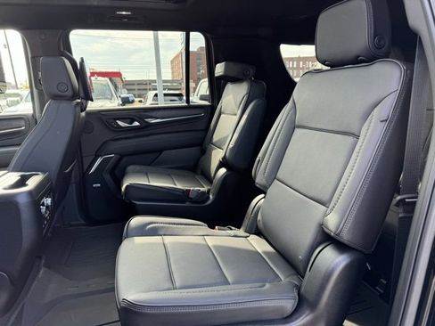 Used 2024 GMC Yukon XL Denali w/ Denali Reserve Package image 12