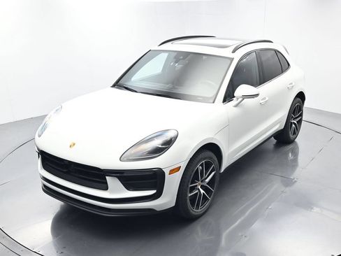 Certified 2023 Porsche Macan AWD/4WD image 28