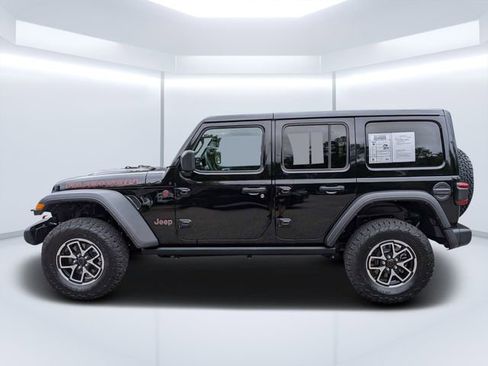 Used 2025 Jeep Wrangler Unlimited Rubicon w/ Convenience Group AWD/4WD image 6