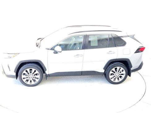 Certified 2022 Toyota RAV4 XLE Premium image 15