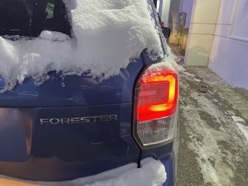 Used 2018 Subaru Forester 2.5i Premium w/ All-Weather Package image 6