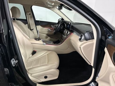 Used 2022 Mercedes-Benz GLC 300 4MATIC image 27