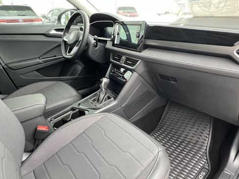 New 2025 Volkswagen Taos SE image 29