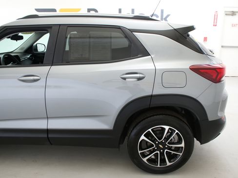 Used 2024 Chevrolet TrailBlazer LT w/ Driver Confidence Package image 5