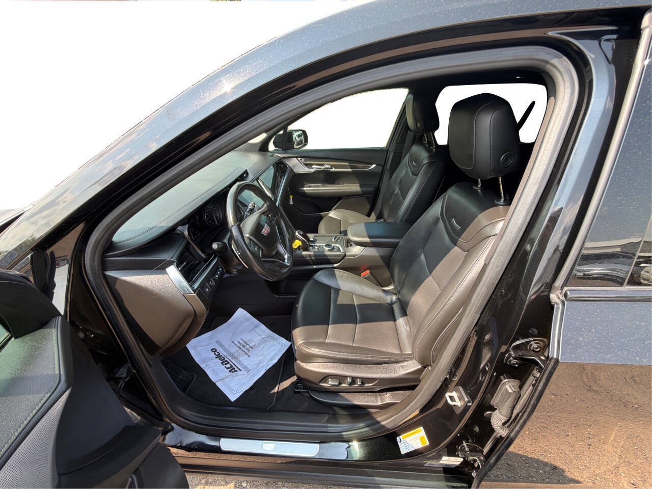 Used 2023 Cadillac XT6 Sport w/ Technology Package AWD/4WD image 9