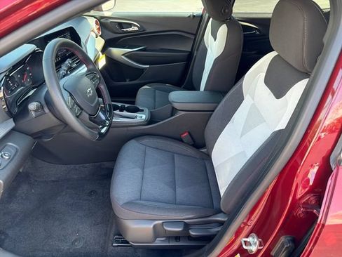 Certified 2024 Chevrolet Trax RS w/ Driver Confidence Package FWD image 9