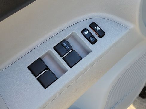 Used 2013 Toyota Highlander 4WD w/ Cold Weather Pkg image 14
