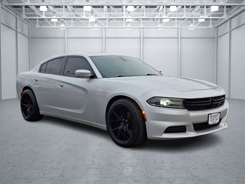 Used 2021 Dodge Charger SXT w/ Leather Interior Group image 4