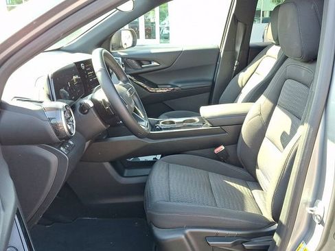 Used 2025 Chevrolet Equinox LT FWD image 8