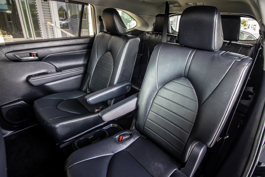 Used 2024 Toyota Highlander XLE FWD image 29
