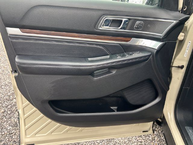 Used 2018 Ford Explorer Limited w/ Ford Safe & Smart Package FWD image 10