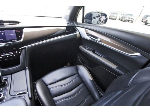 Used 2025 Cadillac XT6 Premium Luxury w/ Platinum Package FWD image 10