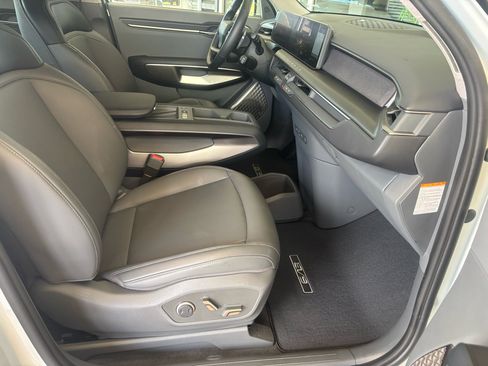 Used 2024 Kia EV9 Light Long Range image 18