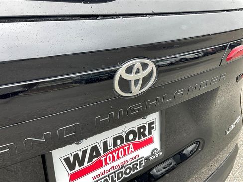 Used 2024 Toyota Grand Highlander AWD image 10