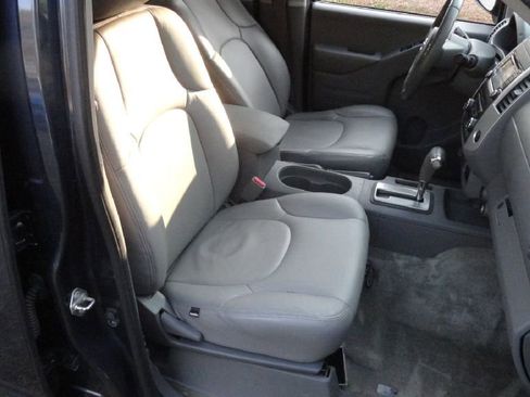 Used 2018 Nissan Frontier SV image 16