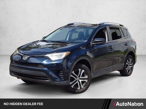 Used 2018 Toyota RAV4 LE FWD image 1