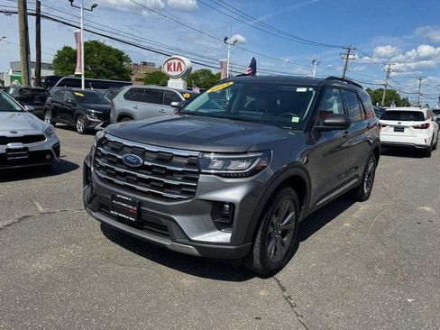 Used 2025 Ford Explorer Active w/ Active Comfort Package AWD/4WD image 7