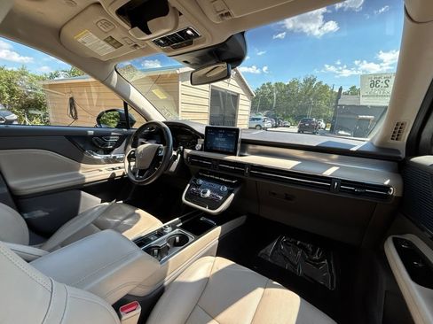 Used 2021 Lincoln Corsair FWD w/ Premium Package image 18