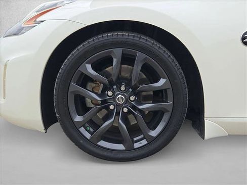 Used 2020 Nissan 370Z Coupe RWD image 20
