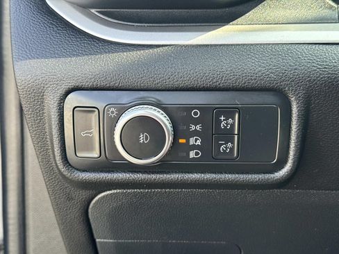 Used 2022 Ford Explorer XLT w/ Equipment Group 202A AWD/4WD image 21
