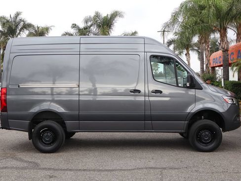 Used 2024 Mercedes-Benz Sprinter 2500 image 10