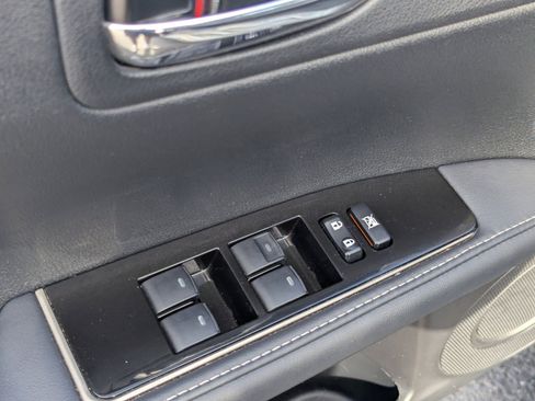 Used 2016 Lexus ES 350 w/ Luxury Package w/Wood Trim image 29