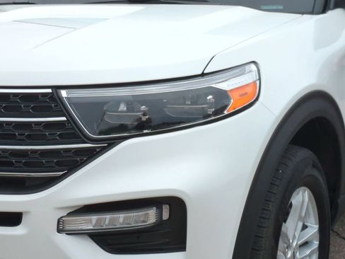 Used 2024 Ford Explorer XLT w/ Equipment Group 202A AWD/4WD image 11