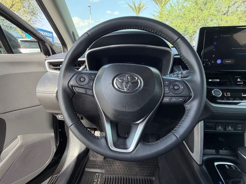 Used 2025 Toyota Corolla Cross XLE w/ Convenience Package FWD image 20